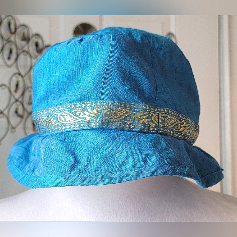 Vintage 90's Y2K Liz Claiborne Bucket Hat Women's OS Iriadecent Blue w/ Gold Ban